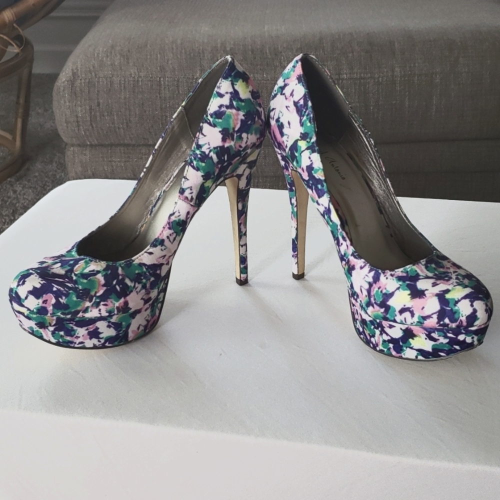 Brand new Michael Antonio heels in size 7 1/2